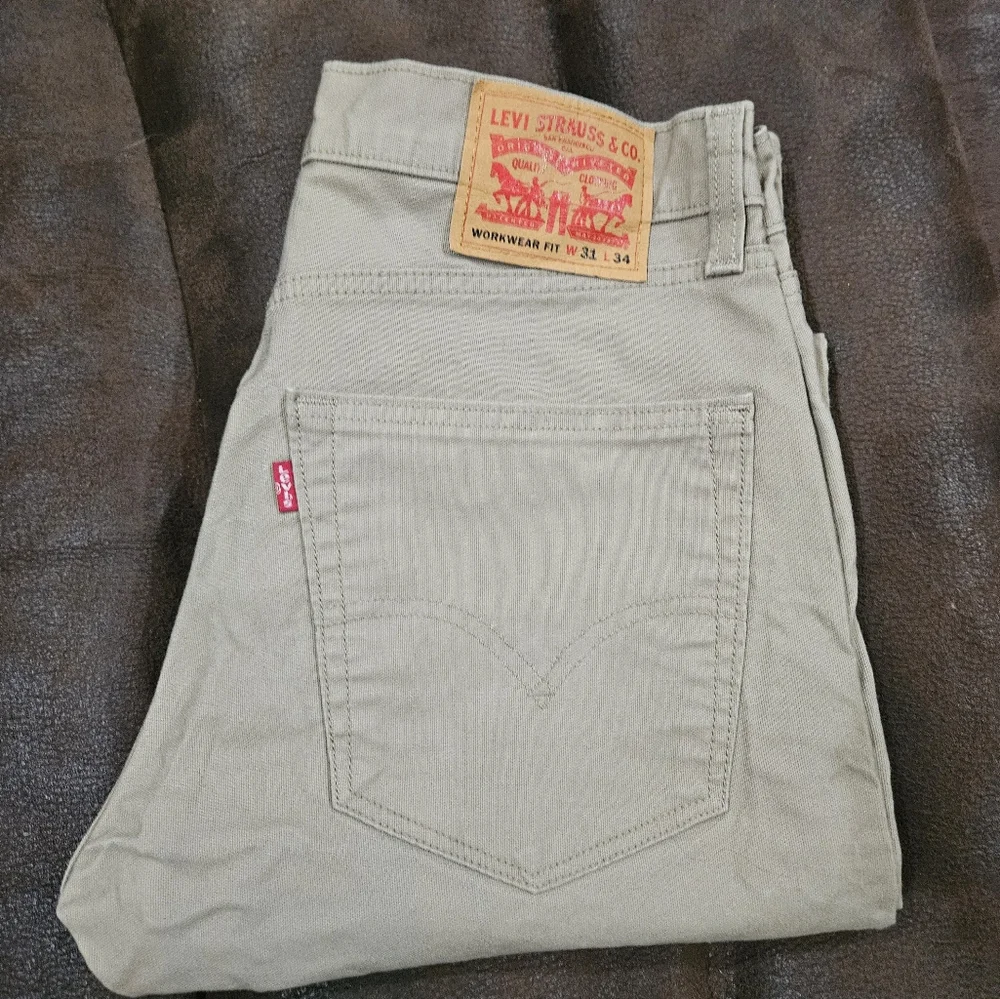 NWOT!!! Levi's Workwear Fit Khaki Jeans. Size‎ 31/34